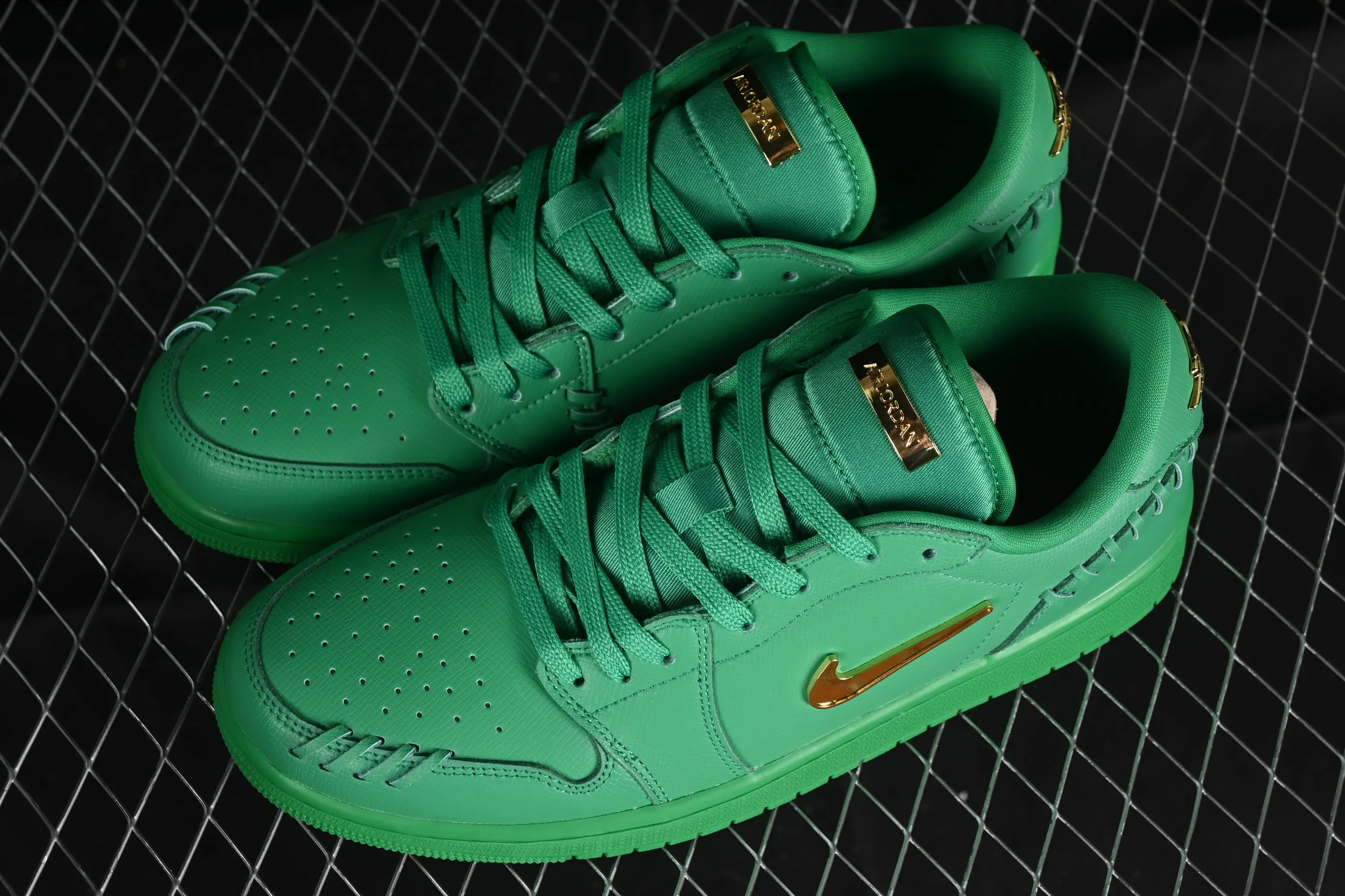 All categories Air Jordan Jordan series basketball shoes Air Jordan 1 Low Air Jordan 1 Low "Method of Make" AJ1 Joe 1 green and gold low-top cultural and leisure sports sneakers FN5032-300
